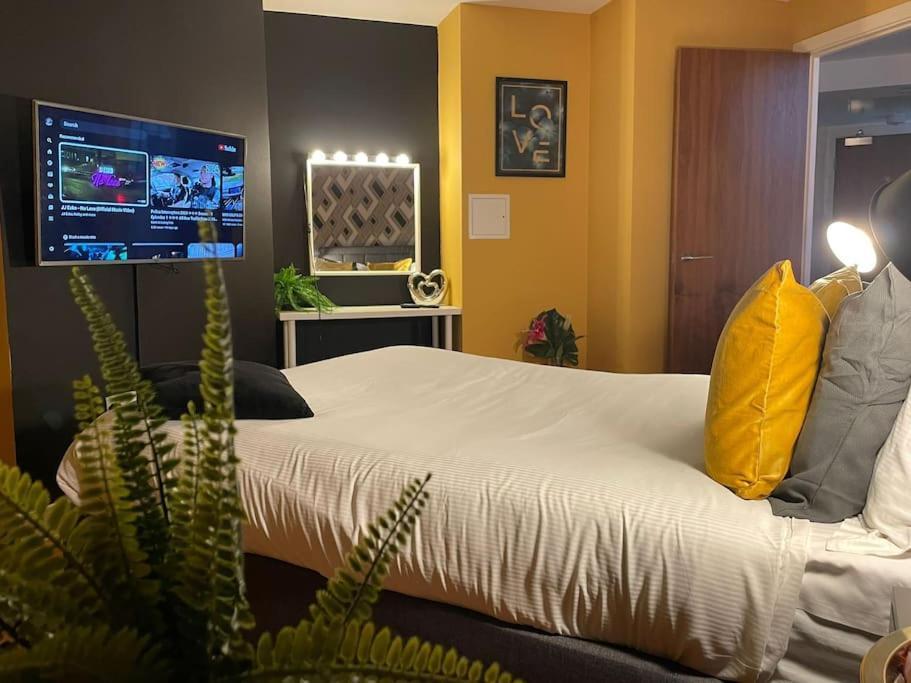 Cosy City Centre Apartment With Parking Birmingham Esterno foto